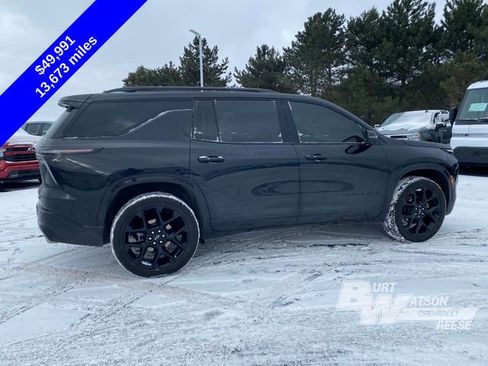 Used 2025 Chevrolet Traverse RS image 9