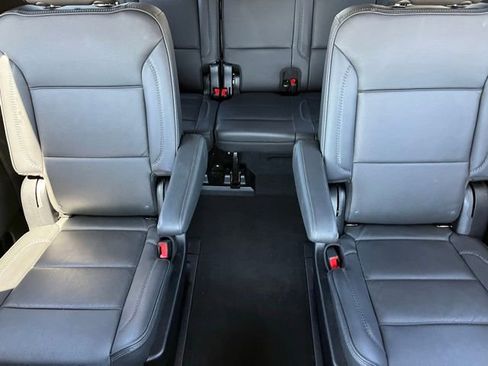 Used 2025 GMC Yukon XL Denali AWD/4WD image 17