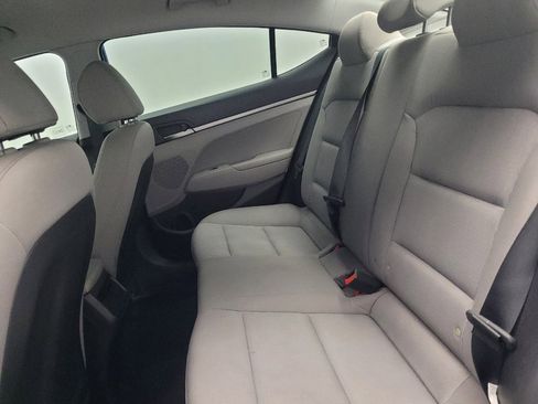 Used 2017 Hyundai Elantra SE image 18