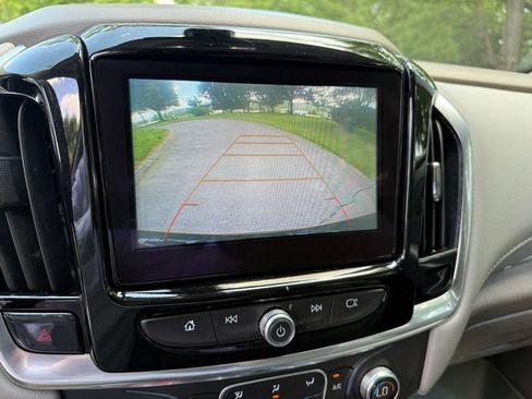 Used 2019 Chevrolet Traverse LT FWD image 23