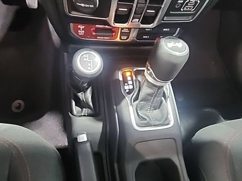 Used 2025 Jeep Wrangler Unlimited Rubicon AWD/4WD image 14