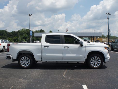 Used 2024 Chevrolet Silverado 1500 Custom AWD/4WD image 17