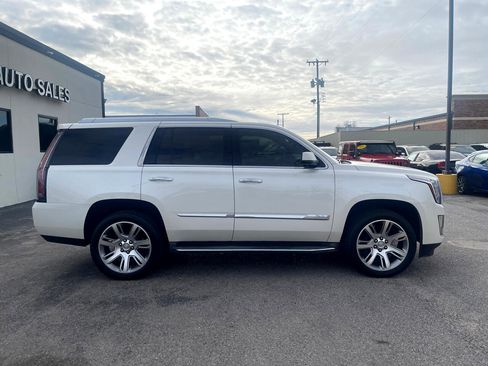 Used 2015 Cadillac Escalade Luxury image 5