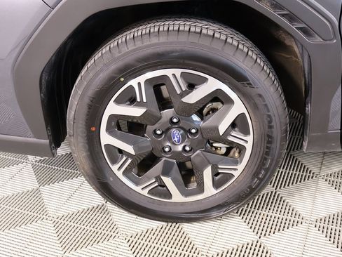 Used 2025 Subaru Forester Premium image 18