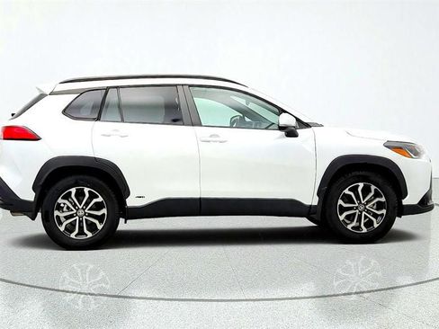 Used 2023 Toyota Corolla Cross AWD Hybrid image 4