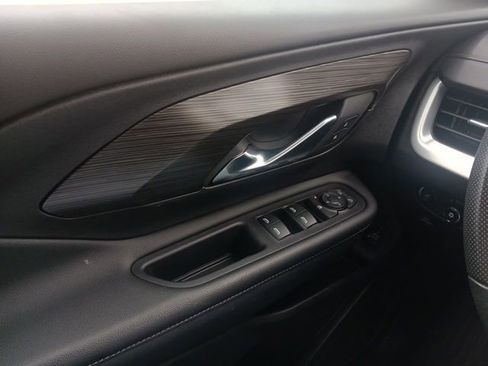 Used 2024 GMC Terrain SLE w/ Driver Convenience Package image 15