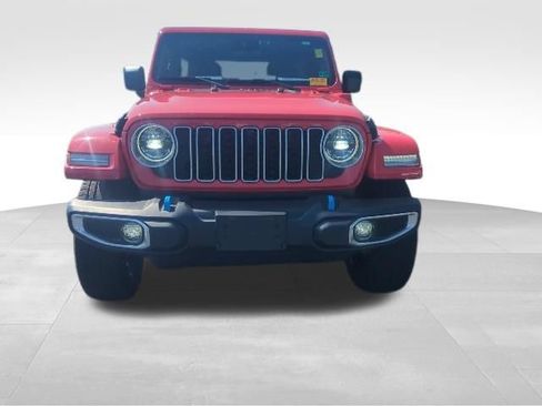 Used 2024 Jeep Wrangler Unlimited Sahara w/ Technology Group AWD/4WD image 3