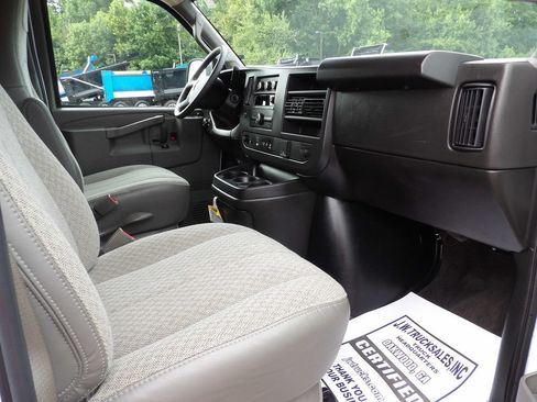 Used 2025 Chevrolet Express 3500 LS RWD image 41