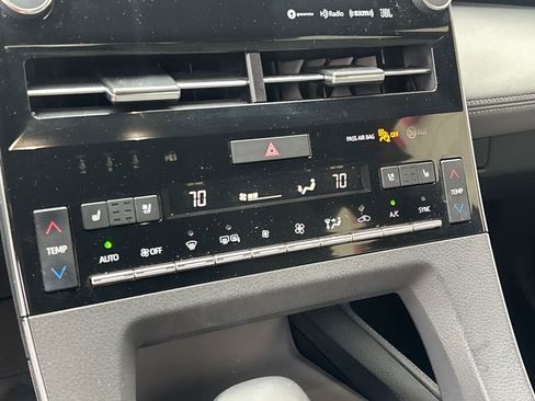 Used 2019 Toyota Avalon Limited image 12