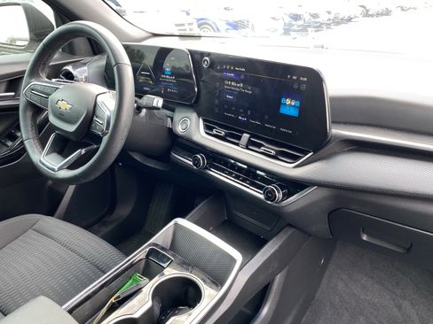 Used 2025 Chevrolet Equinox LT FWD image 12