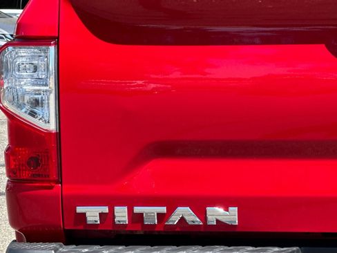 Used 2022 Nissan Titan SV image 45