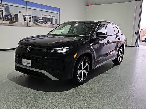 New 2026 Volkswagen Tiguan SE FWD image 5