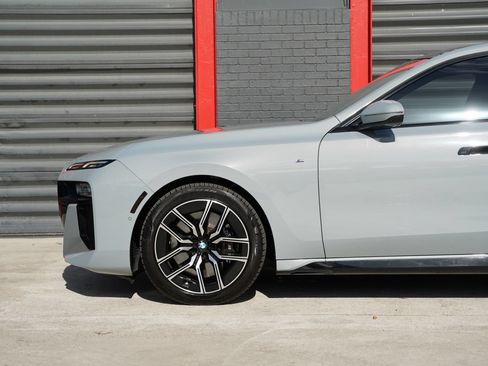 Used 2023 BMW 760i xDrive AWD/4WD image 10