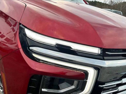 New 2025 Chevrolet Suburban Premier w/ Sun And Tow Package image 15