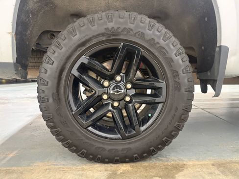 Used 2022 Chevrolet Silverado 1500 LT Trail Boss w/ Bed Protection Package AWD/4WD image 10