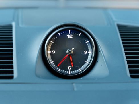 Certified 2023 Porsche Cayenne Platinum Edition image 24