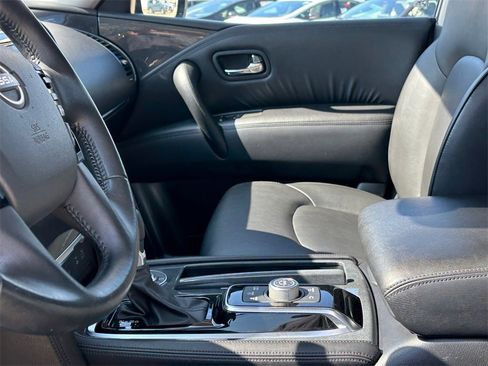 Used 2023 Nissan Armada SV image 11