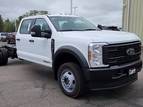 New 2025 Ford F550 4x4 Crew Cab image 15