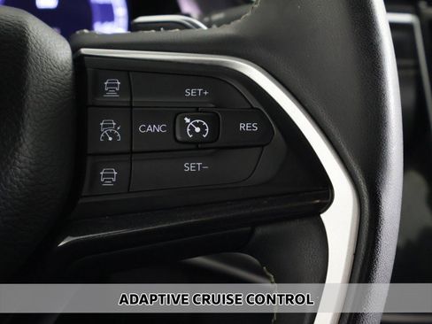 Used 2023 Jeep Grand Cherokee Altitude image 3