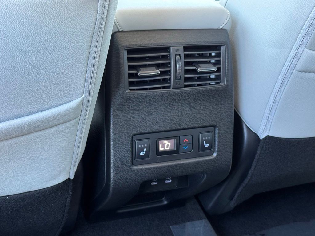 Used 2025 Mitsubishi Outlander SEL FWD image 39