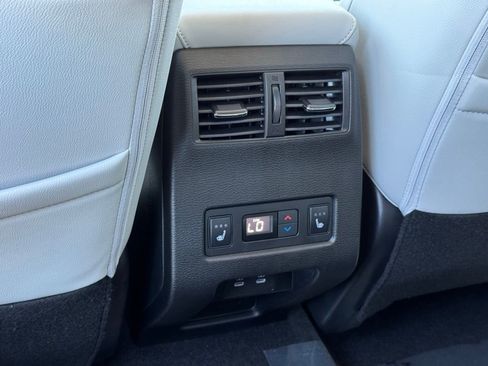 Used 2025 Mitsubishi Outlander SEL FWD image 39