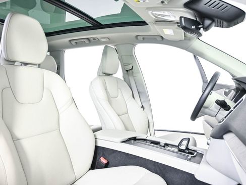 Used 2023 Volvo XC90 B6 Plus AWD/4WD image 22