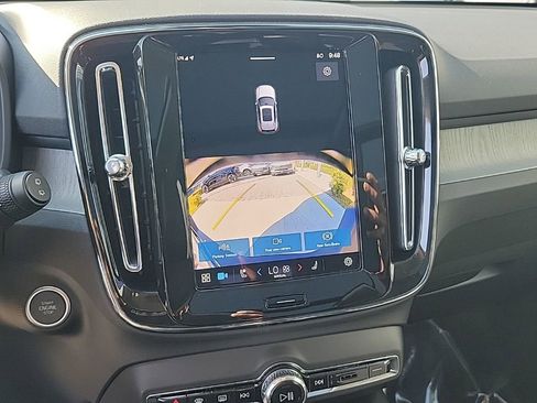 Used 2025 Volvo XC40 B5 Core image 22