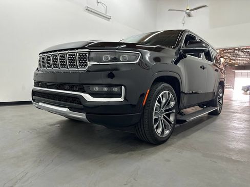 Used 2024 Jeep Grand Wagoneer Series III AWD/4WD image 25