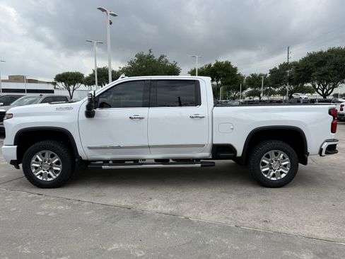 Used 2024 Chevrolet Silverado 3500 High Country w/ Technology Package AWD/4WD image 8