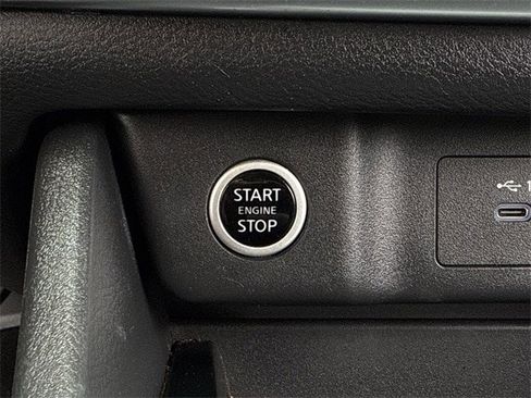 Used 2022 Nissan Rogue S image 22