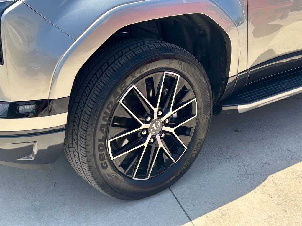 Used 2026 Lexus GX 550 AWD/4WD image 9