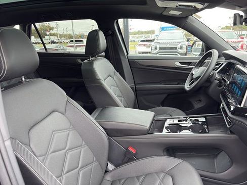 Certified 2025 Volkswagen Atlas Cross Sport SE w/ Panoramic Sunroof Package image 9