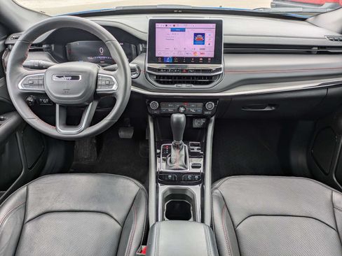 Used 2025 Jeep Compass Trailhawk w/ Trailhawk Elite Group AWD/4WD image 17