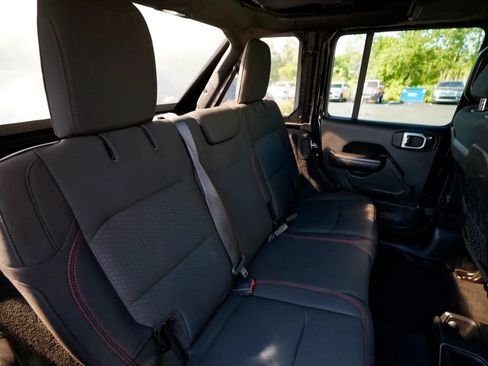 Used 2018 Jeep Wrangler Unlimited Rubicon AWD/4WD image 30