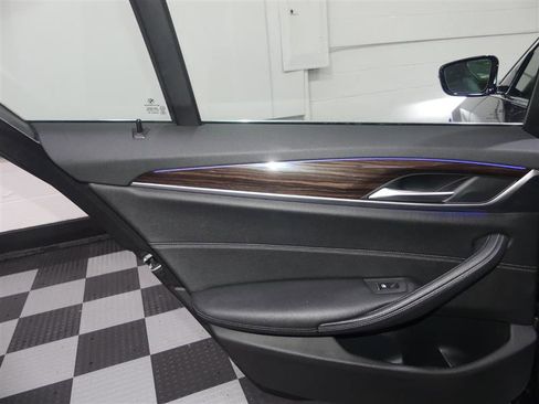Used 2018 BMW 530i xDrive image 25
