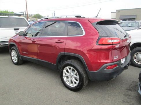 Used 2017 Jeep Cherokee Latitude w/ Trailer Tow Group AWD/4WD image 3