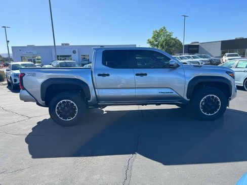 Used 2025 Toyota Tacoma TRD Off-Road w/ TRD Off Road Upgrade Package AWD/4WD image 7