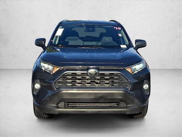 Used 2019 Toyota RAV4 XLE w/ Convenience Package FWD image 2