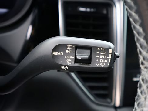 Used 2018 Porsche Macan AWD/4WD image 30