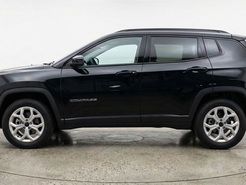 Used 2025 Jeep Compass Latitude AWD/4WD image 5