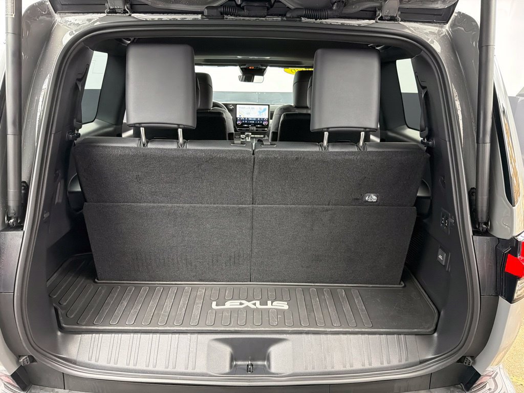 Used 2026 Lexus GX 550 w/ Accessory Package (2T) AWD/4WD image 39