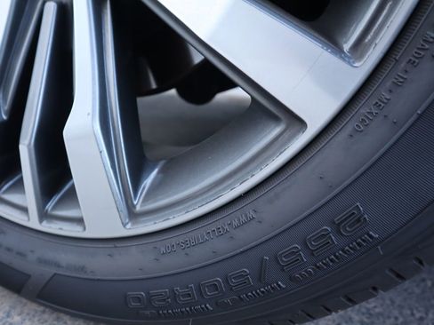 Used 2017 Ford Explorer Platinum image 31