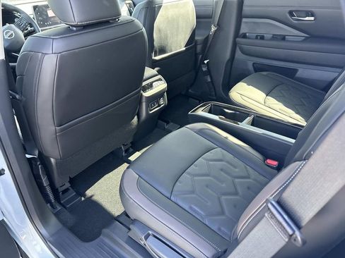 New 2026 Nissan Pathfinder Platinum AWD/4WD image 19
