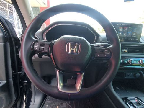 Used 2023 Honda Pilot Touring image 14