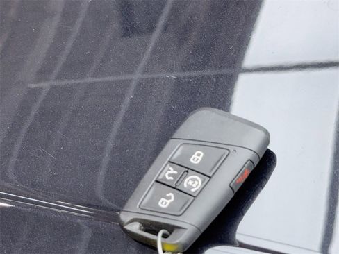 Used 2023 Volkswagen Tiguan SEL R-Line image 61