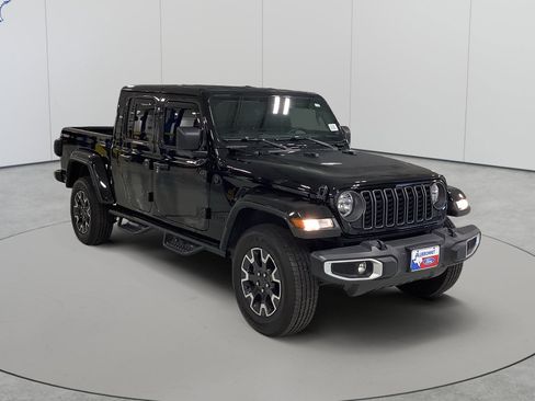 Used 2025 Jeep Gladiator Sport w/ Premium Package AWD/4WD image 3