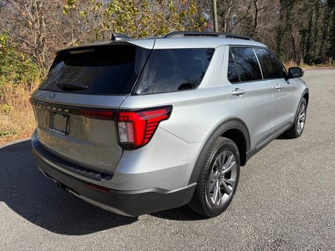 Used 2025 Ford Explorer Active w/ Active Comfort Package image 6