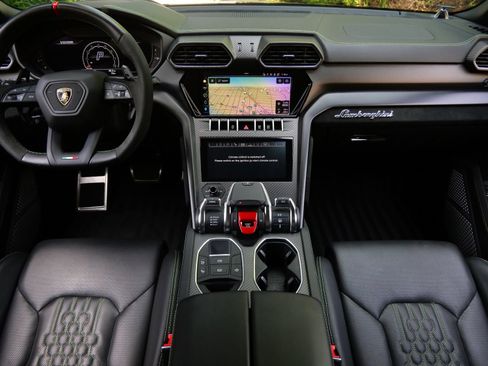 Used 2023 Lamborghini Urus Performante AWD/4WD image 7