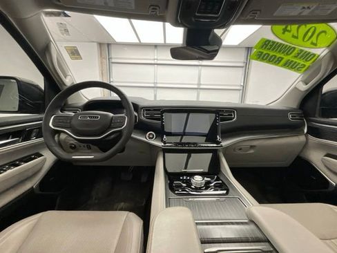 Used 2024 Jeep Wagoneer Series III w/ Premium Group I image 4