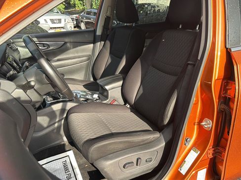 Used 2019 Nissan Rogue SV AWD/4WD image 11